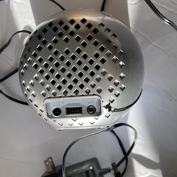 iHome Color Changing Clock/Radio/aux - Picture 3 of 3